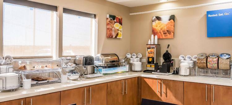 I-10东舒适酒店-近AT&T中心(Comfort Inn Near Frost Bank Center)图片