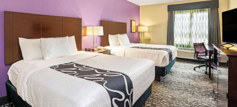 休斯顿玛格诺利亚拉昆塔温德姆套房酒店(La Quinta Inn & Suites by Wyndham Houston - Magnolia)图片