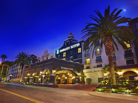 洛杉矶国际机场南安泊套房酒店