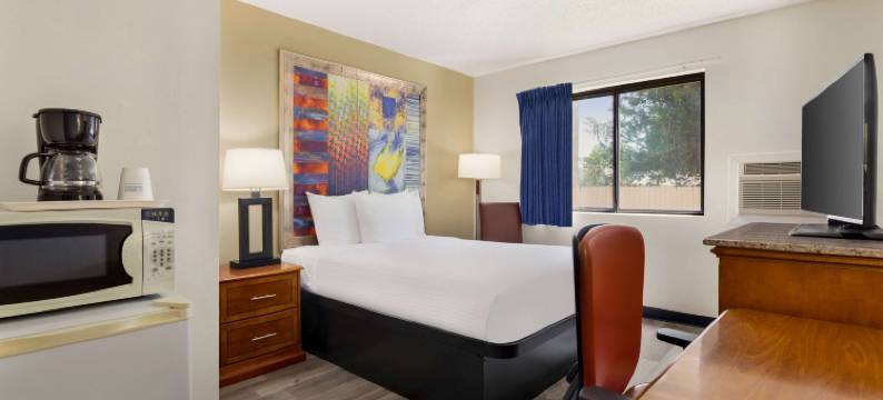 哈钦森呗盟酒店(Baymont by Wyndham Hutchinson)图片