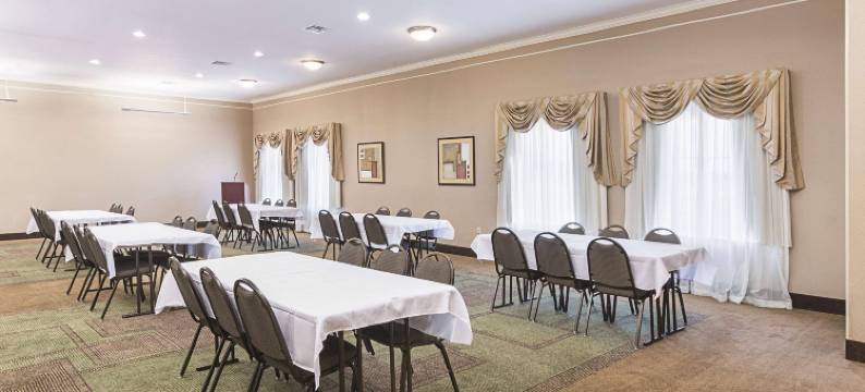 沃克西哈奇拉昆塔温德姆套房酒店(La Quinta Inn & Suites by Wyndham Waxahachie)图片