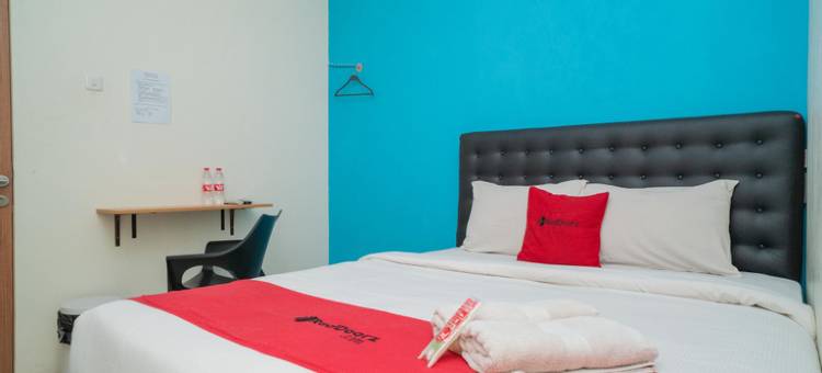 泗水梅詹宋科诺红多兹酒店(RedDoorz at Mayjen Sungkono Surabaya)图片