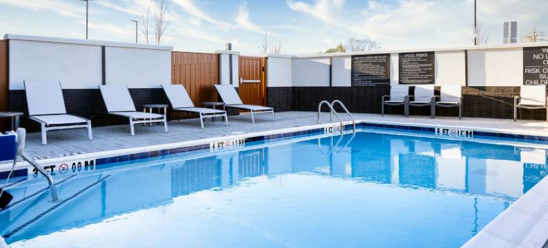 坎顿里弗斯通公园大道万枫酒店及套房(Fairfield Inn & Suites Canton Riverstone Parkway)图片