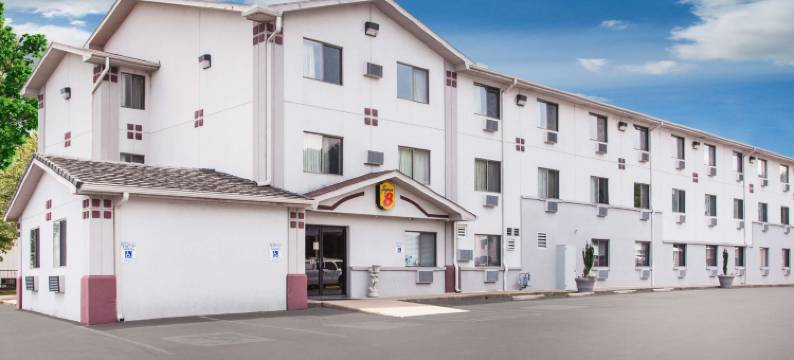 温泉城温德姆速8酒店(Super 8 by Wyndham Hot Springs)图片