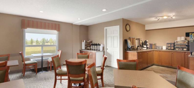 科克伦温德姆戴斯套房酒店(Days Inn & Suites by Wyndham Cochrane)图片