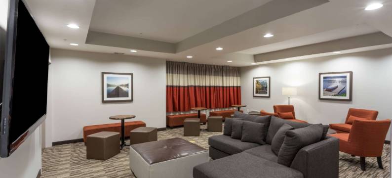 基茨马特麦客达套房酒店(Microtel Inn & Suites by Wyndham Kitimat)图片