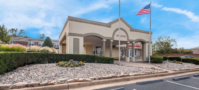 瀑布教堂市-阿灵顿凯隆酒店(Clarion Inn Falls Church-Arlington)图片