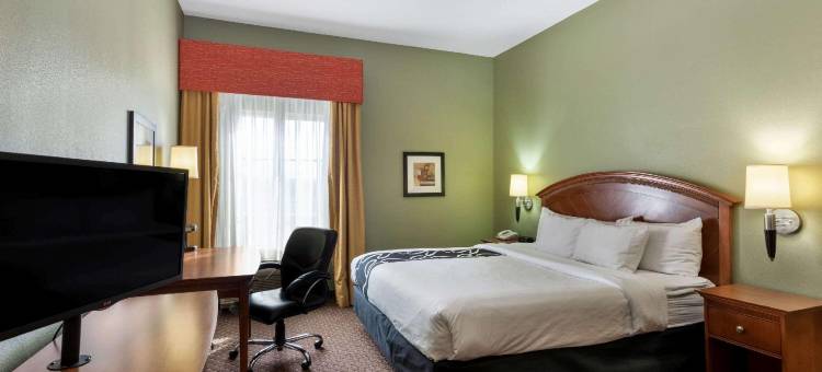 奥拉西拉昆塔温德姆套房酒店(La Quinta Inn & Suites by Wyndham Olathe)图片