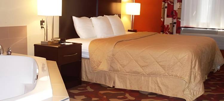 新坎伯兰哈里斯堡拉昆塔温德姆套房酒店(La Quinta Inn & Suites by Wyndham New Cumberland-Harrisburg)图片