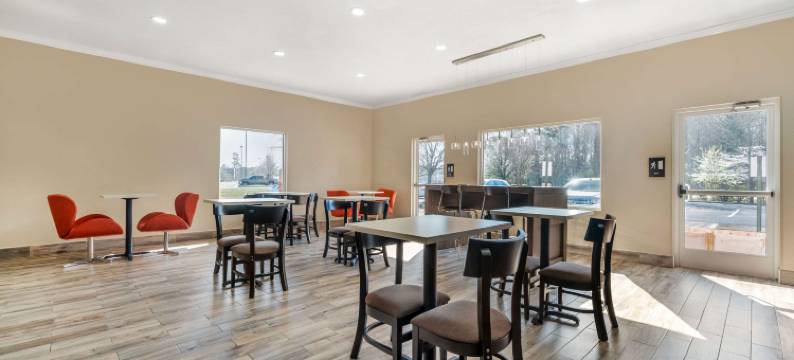 纽波特纽斯市中心区域的舒眠酒店及套房(Sleep Inn & Suites Newport News City Center Area)图片