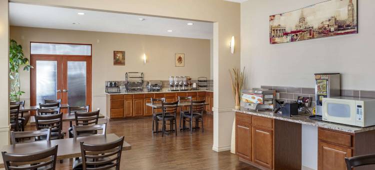 品质酒店及套房埃德蒙顿国际机场(Quality Inn & Suites Edmonton International Airport)图片