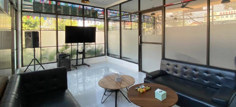 班尤旺宜特鲁诺乔约城市景观民宿-由红门酒店管理(Urbanview Hotel Trunojoyo Banyuwangi by RedDoorz)图片