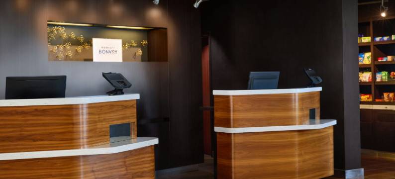 圣路易斯西港广场万怡酒店(Courtyard St. Louis Westport Plaza)图片