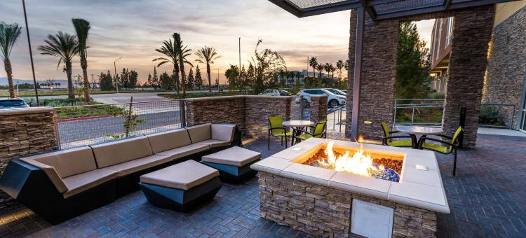安大略机场-兰丘库卡蒙加万豪SpringHill Suites酒店(SpringHill Suites Ontario Airport/Rancho Cucamonga)图片
