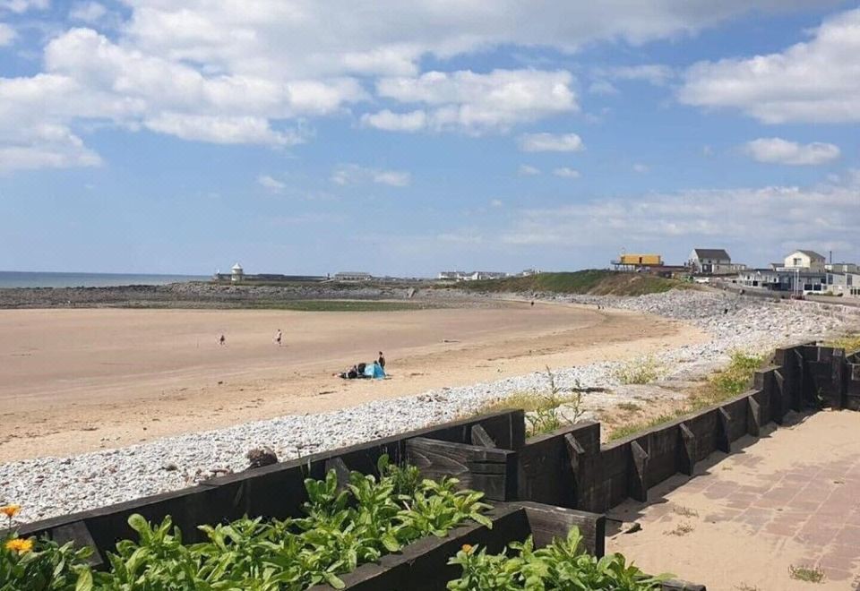 77 The Brambles Hotel Overview