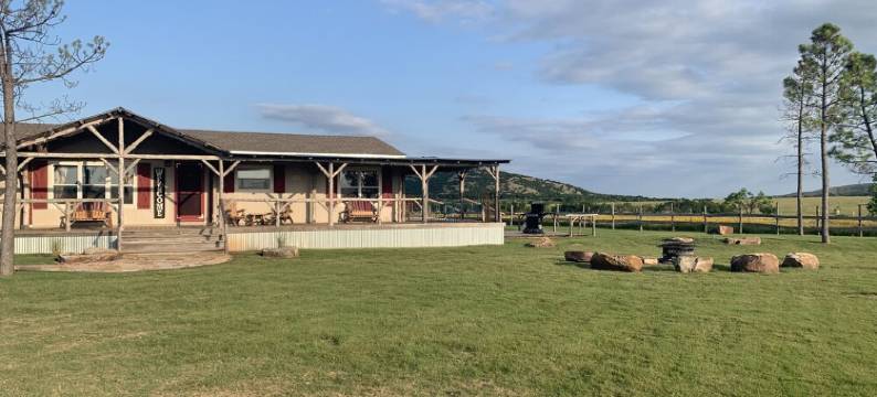 Mountain views, wrap around porch, incredible lawn with fire pit!!图片