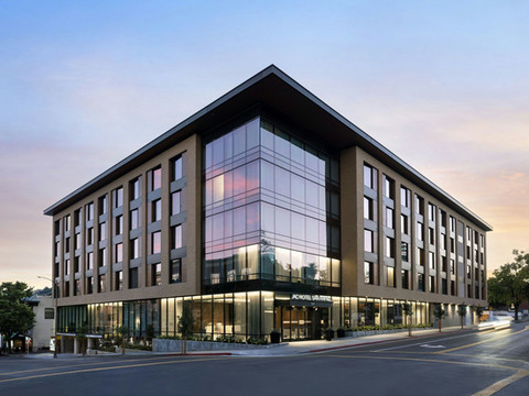 圣拉斐尔市中心的AC酒店