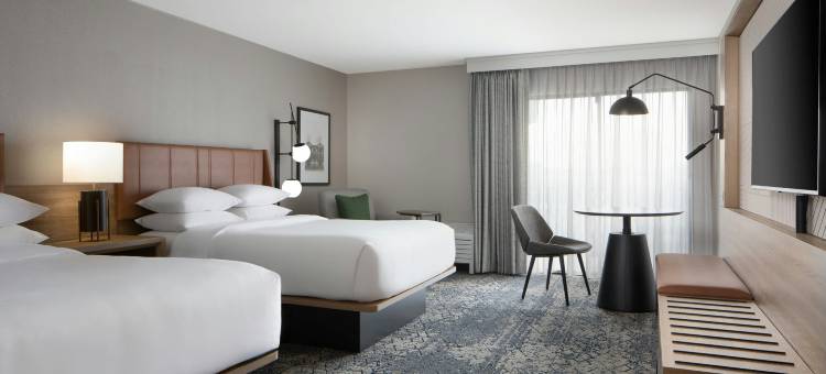 圣路易斯喜来登韦斯特波特木屋酒店(Sheraton Westport Chalet Hotel St. Louis)图片