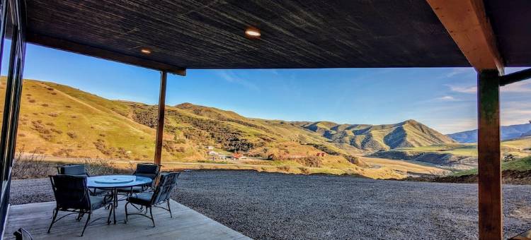 现代奢华山间萨蒙河景观度假屋(Experience the mountains in modern luxury with views of the Salmon River)图片
