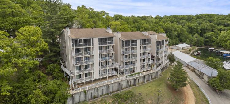 Spacious Deck and Breathtaking Views - Stunning Serene Retreat图片
