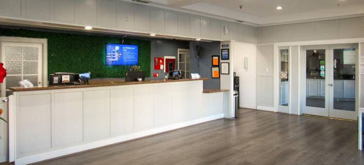 阿纳海姆卡普里套房酒店(Capri Suites Anaheim)图片