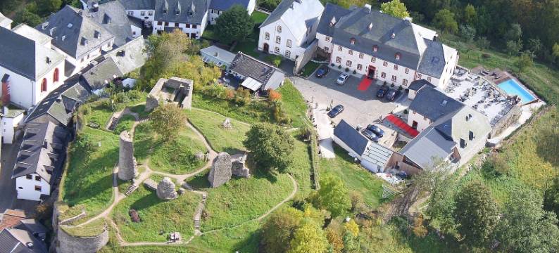 克罗嫩堡布格豪斯别墅酒店(Burghaus & Villa Kronenburg)图片