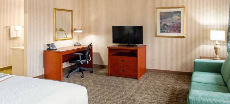 史蒂文斯波因特拉昆塔温德姆套房酒店(La Quinta Inn & Suites by Wyndham Stevens Point)图片