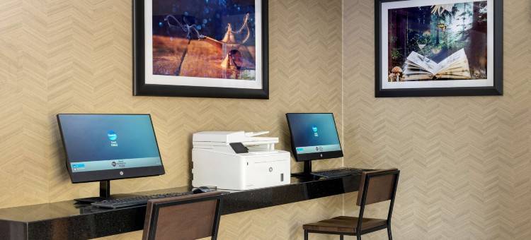 Best Western Plus Raffles Inn & Suites图片