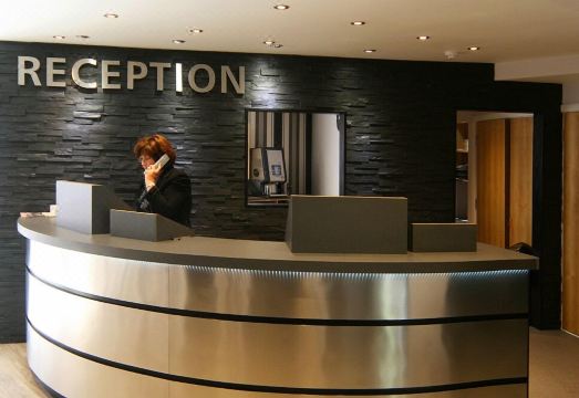 Damon’s Hotel Hotel Overview