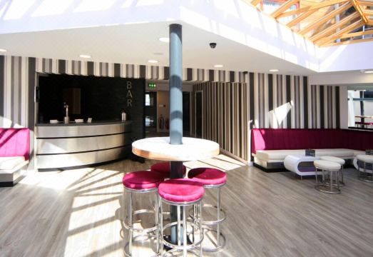 Damon’s Hotel Hotel Overview