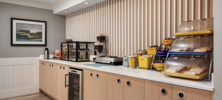 基洛纳戴斯酒店(Days Inn by Wyndham Kelowna)图片