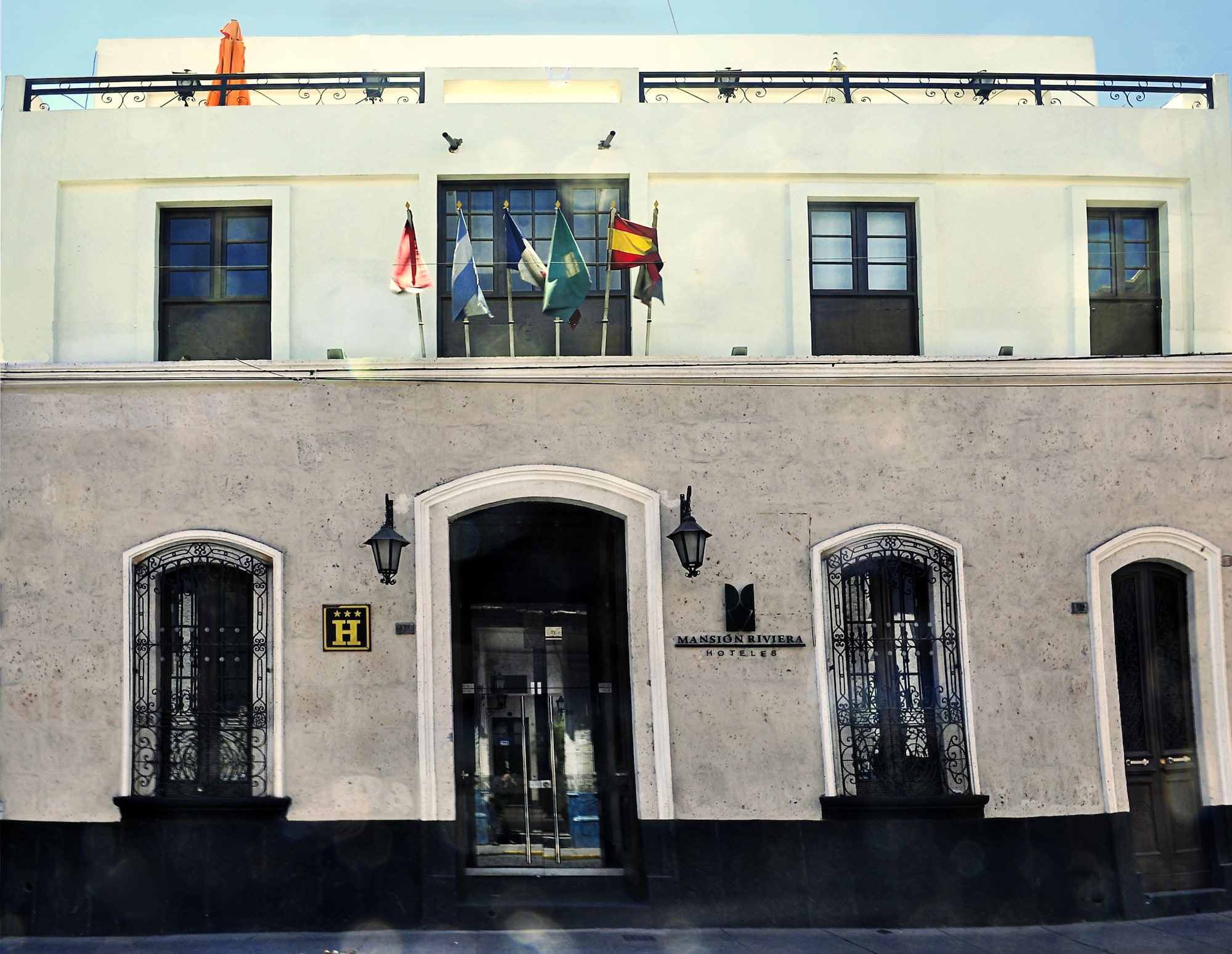 Hoteles Riviera Mansion Over view