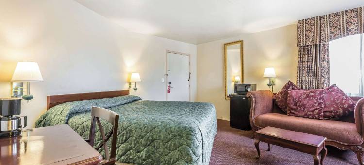 魔山地区罗德威旅馆(Rodeway Inn Magic Mountain Area)图片