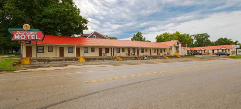 向日葵汽车旅馆海厄瓦萨By OYO(Sunflower Motel Hiawatha by OYO)图片