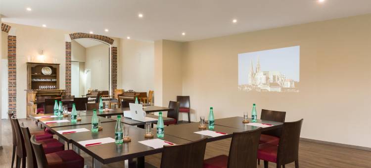 阿夫尔河畔韦尔讷伊卡尔努特斯布雷佐莱驿站原生酒店(The Originals City, le Relais des Carnutes Brezolles Verneuil Sur Avre)图片