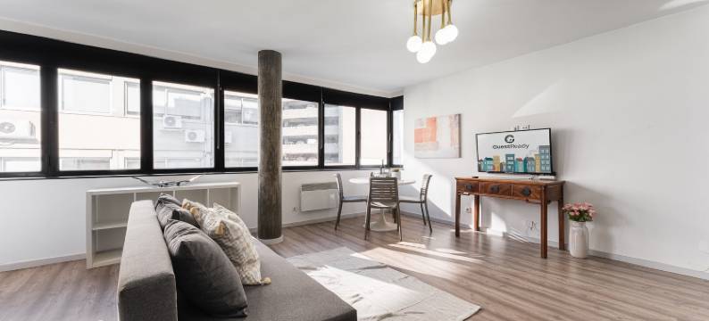 GuestReady - Grayscale图片