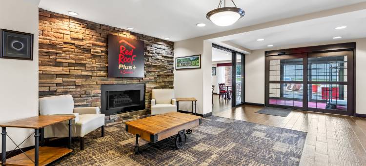 马隆红顶Plus套房酒店(Red Roof Plus+ & Suites Malone)图片