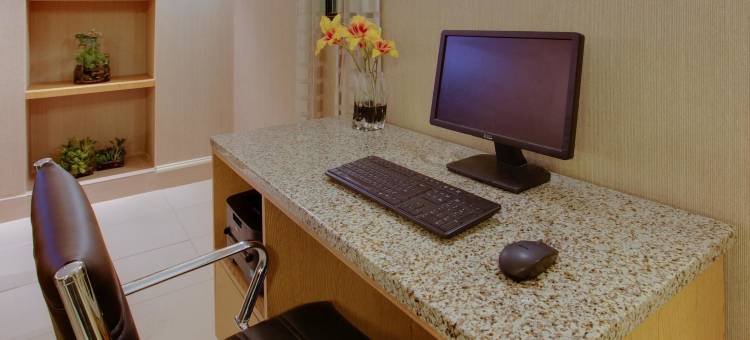 匹兹堡机场拉昆塔温德姆酒店(La Quinta Inn by Wyndham Pittsburgh Airport)图片