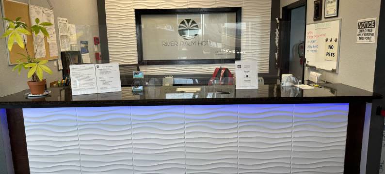 河棕榈酒店(River Palm Hotel)图片