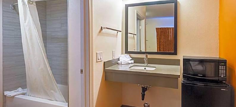 加利福尼亚希斯皮里亚 - 东 6 号汽车旅馆(Motel 6 Hesperia, CA - East)图片