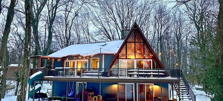 Spacious 5-bedroom A-Frame in South Haven with view of Lake Michigan图片