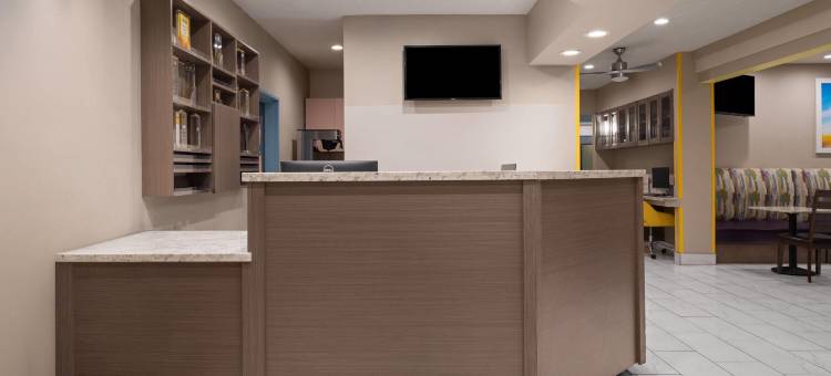 阿尔伯克基机场戴斯套房酒店(Days Inn & Suites by Wyndham Airport Albuquerque)图片