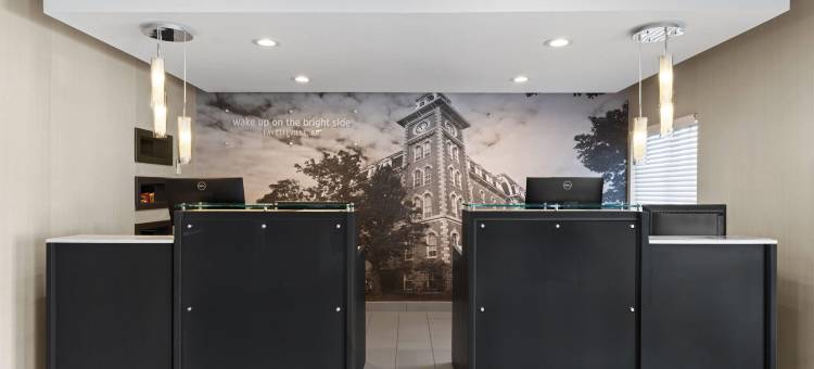 费耶特维尔拉昆塔温德姆套房酒店(La Quinta Inn & Suites by Wyndham Fayetteville)图片