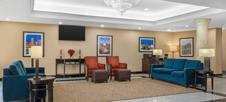舒适套房酒店-近印第安纳波利斯机场(Comfort Suites Near Indianapolis Airport)图片