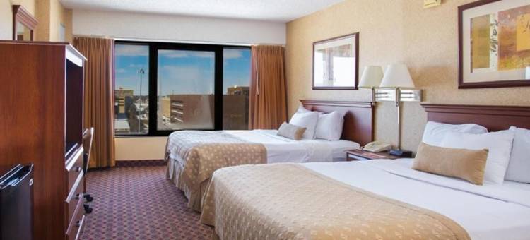 托皮卡市中心华美达酒店及会议中心(Ramada by Wyndham Topeka Downtown Hotel & Convention Center)图片