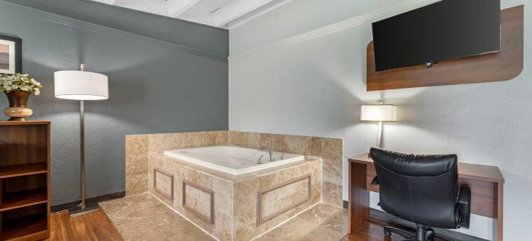 堪萨斯城品质酒店及套房 - 独立城I-70公路东(Quality Inn & Suites Kansas City - Independence I-70 East)图片