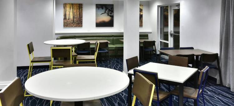 里奇蒙茵斯布鲁克万枫套房酒店(Fairfield Inn & Suites Richmond Innsbrook)图片