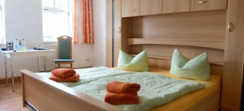 金鸡图林根克洛斯酒店(Hotel Garni Goldene Henne)图片