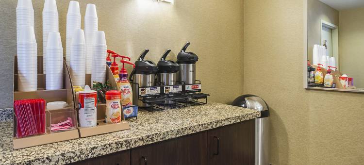 凤凰城西红顶Plus酒店(Red Roof Plus+ Phoenix West)图片