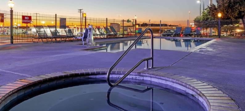 纽布朗费尔斯拉昆塔温德姆套房酒店(La Quinta Inn & Suites by Wyndham New Braunfels)图片